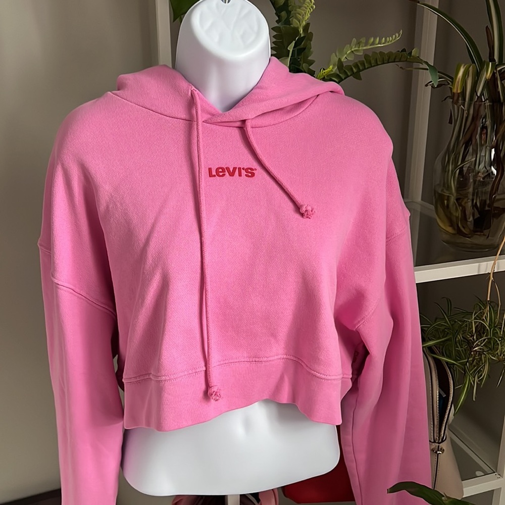 Levi’s cropped hoodie pink